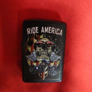 Запалка за подарък на рокер Ride America с череп и американско знаме