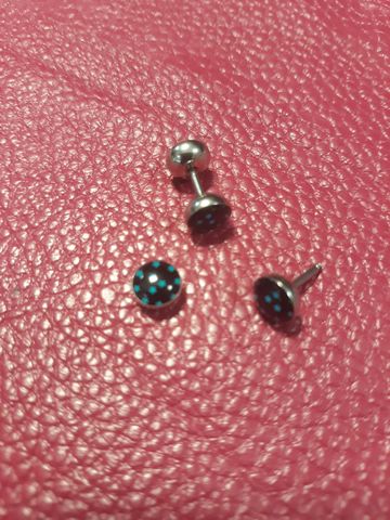Стоманена обеца за ухо със сини звездички имитация на флеш - Image 2