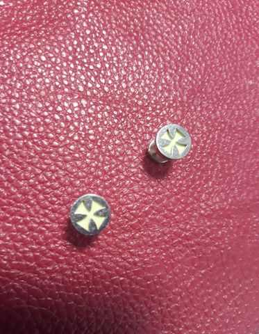 Обеца с келтски кръст имитираща флеш от стомана - Image 2