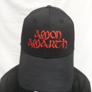 Бейзболна шапка на Amon Amarth с червена бродерия върху черен памучен плат