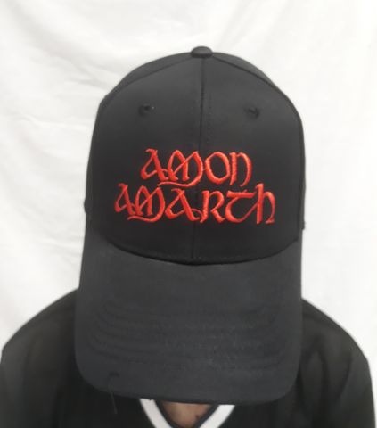 Бейзболна шапка на Amon Amarth с червена бродерия върху черен памучен плат