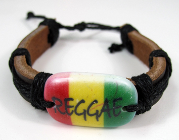 Кожена гривна Reggae на ниска цена с раста цветове и надпис