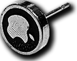 Кръгла сребриста обеца от стомана с логото на Apple върху черен фон