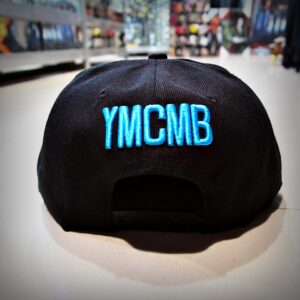 Мъжка шапка с права козирка на YMCMB - Hover Image