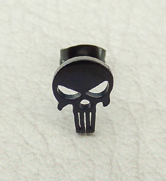 Черна обеца за ухо с череп Punisher - Image 2