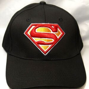Черна бейзболна шапка на Superman с релефно лого в червено и жълто