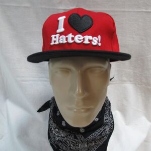 Рапърска шапка с права козирка I Love Haters с черно сърце и 3D бродерия