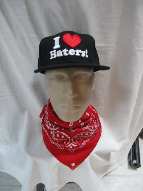 Шапка I LOVE HATERS с 3D бродерия и червено сърце Snapback