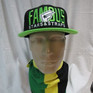 Черна snapback шапка с права козирка Famous и зелена 3D бродерия