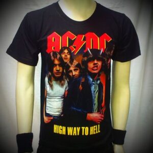 Черна рок тениска AC/DC с червен надпис и обложката на Highway to Hell