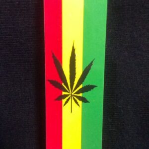 Опаковка черни хартийки Bob Marley Pure Hemp до кочанче с картонени филтри за свиване.
