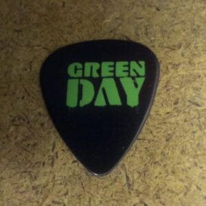 Черно перце за китара Green Day с голям зелен надпис на черен фон