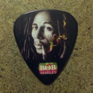 Черно колекционерско перце за китара Bob Marley с цветен портрет и лого в зелено жълто и червено