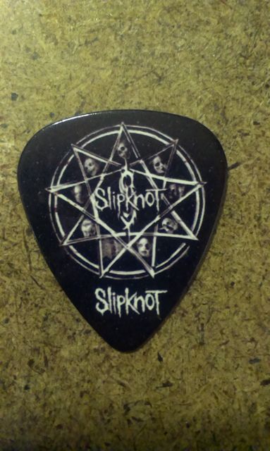 Черно перце за китара Slipknot с бяла деветолъчна звезда и лицата на членовете