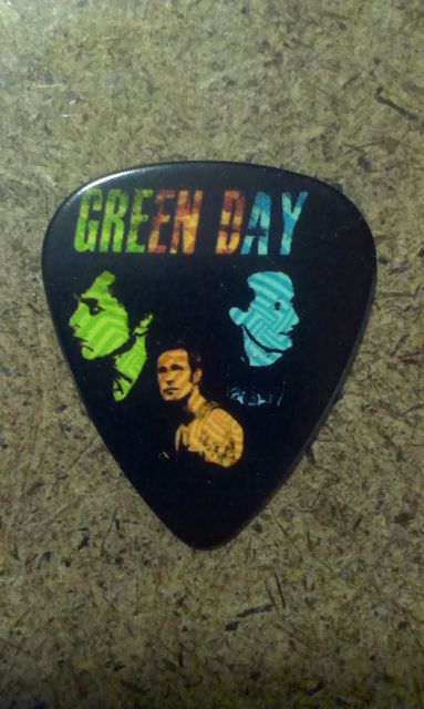 Черно перце за китара Green Day с неонови портрети на членовете на бандата