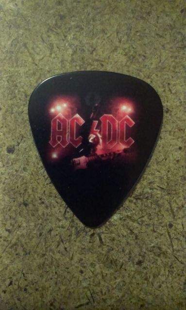 Черно перце за китара AC/DC със сценично изображение, прожектори и червено лого
