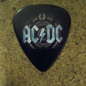 Черно перце за китара AC/DC със синя светкавица и силует на Ангъс Йънг