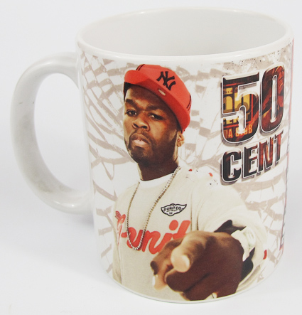 Чаша със снимка на 50 Cent с червена шапка и лого G-Unit
