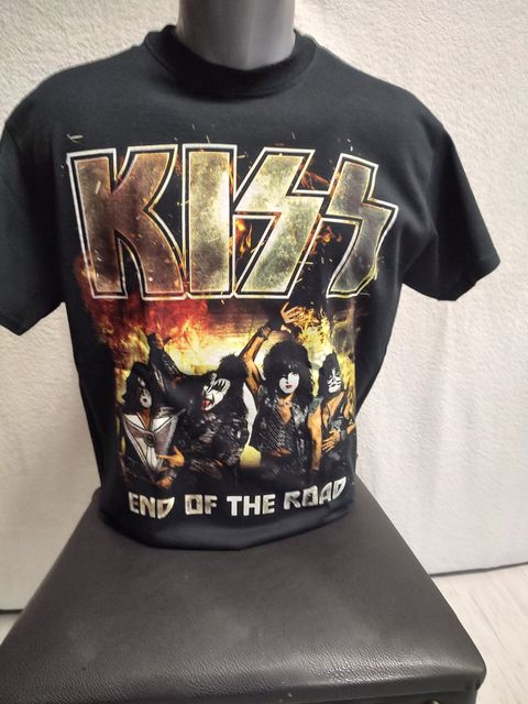 Метъл тениска Kiss с дизайн от турнето End of the Road и огнена щампа