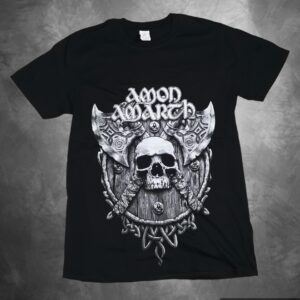 Метъл тениска Amon Amarth с викингски череп, кръстосани брадви и щит