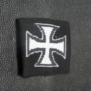 Ластичен накитник за китка с рокерски кръст - Hover Image