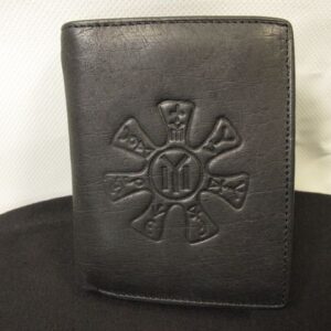 Лице на мъжки кожен портфейл от естествена кожа с Тангра и руни