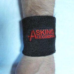 Черен памучен накитник за фитнес с червено бродирано лого на Asking Alexandria