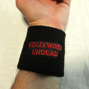 Черен памучен накитник за китка с червен бродиран надпис Hollywood Undead