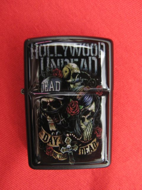 черна метална бензинова запалка Hollywood Undead Day of the Dead с черепи