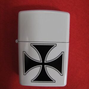 Бяла мъжка рокерска запалка с Железен Кръст Iron Cross
