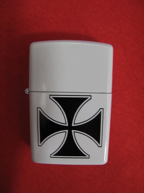 Бяла мъжка рокерска запалка с Железен Кръст Iron Cross