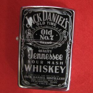 Сребриста мъжка бензинова запалка на Jack Daniel's с черен етикет