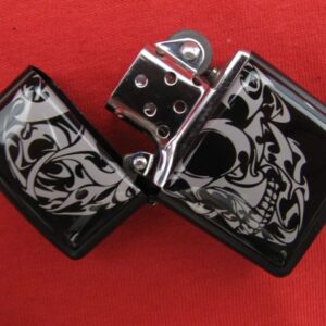 Бензинова Zippo запалка с Трайбъл Череп - Hover Image