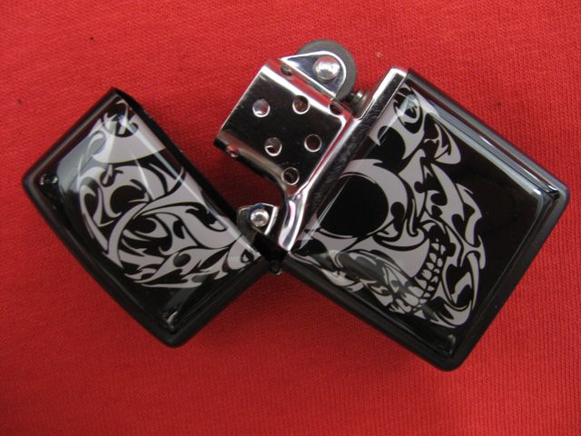 Бензинова Zippo запалка с Трайбъл Череп - Image 2