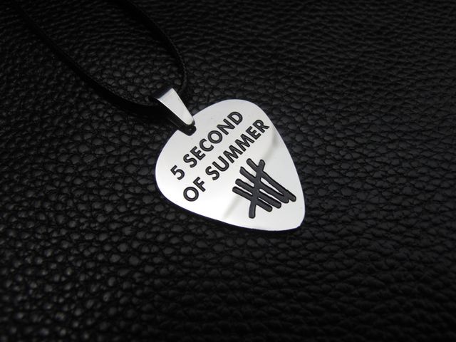 Стоманен медальон тип перце на 5 Seconds of Summer от стомана 316L