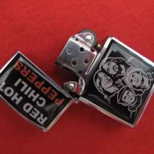 Бензинова Zippo запалка на Red Hot Chili Peppers - Hover Image
