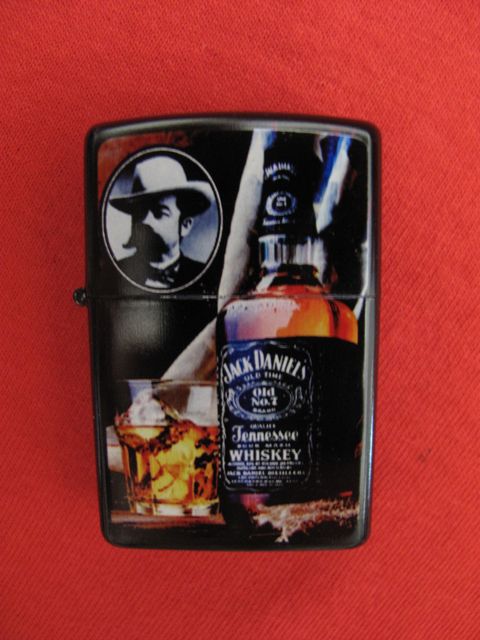 Черна бензинова запалка Jack Daniel's с бутилка и чаша