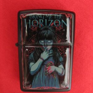 Черна бензинова запалка Bring Me The Horizon с дизайн момиченцето