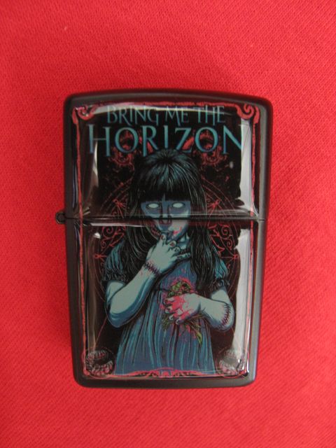 Черна бензинова запалка Bring Me The Horizon с дизайн момиченцето