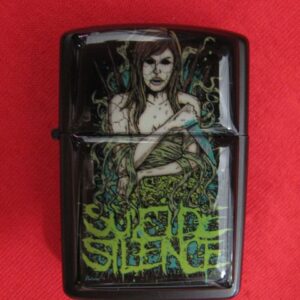 Черна бензинова запалка Suicide Silence със зомби графика и зелено лого