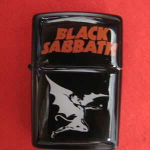 Черна бензинова запалка Black Sabbath с оранжево лого и демон