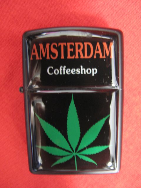 Черна метална бензинова запалка Amsterdam с дизайн Coffeeshop и листо канабис