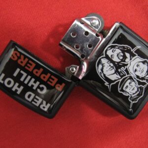 Бензинова Zippo запалка на Red Hot Chili Peppers - Hover Image