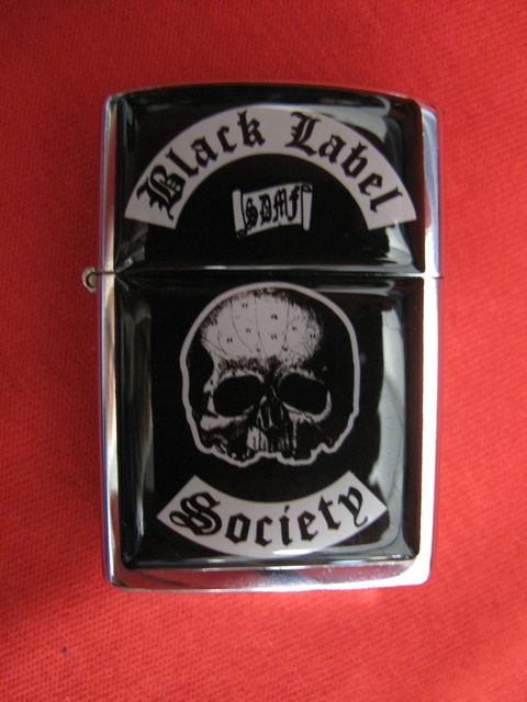 Хромирана бензинова запалка Black Label Society с череп и логото на бандата
