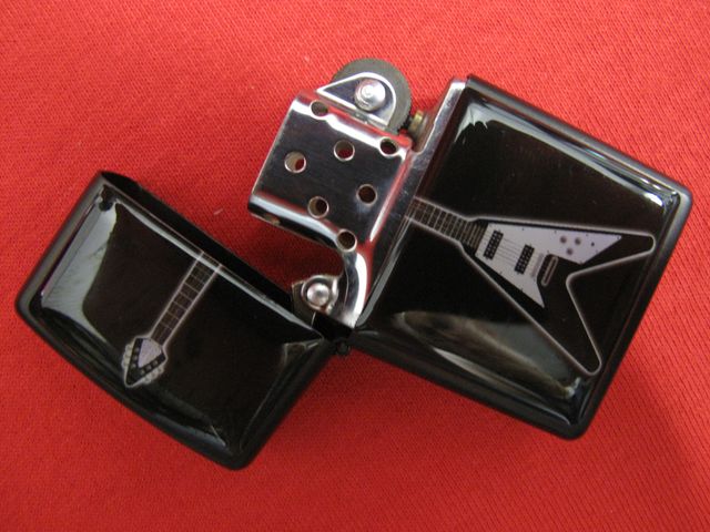 Zippo запалка с хеви метъл китара тип "Стрела" - Image 2