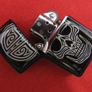 Запалка тип Zippo с череп и черен корпус - Hover Image