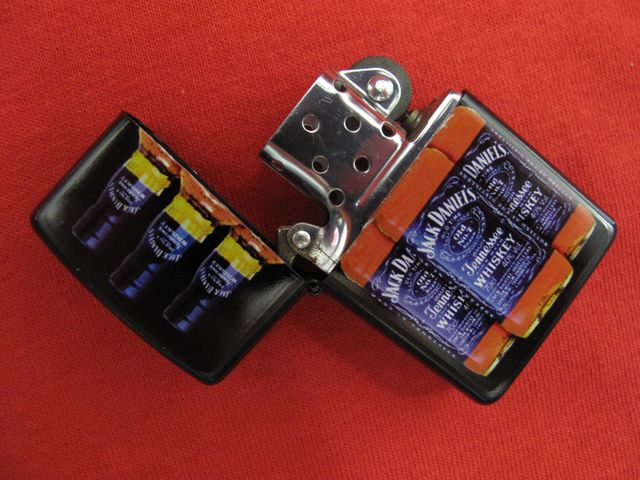 Zippo бензинова запалка Jack Daniel's – Дизайн с бутилки - Image 2