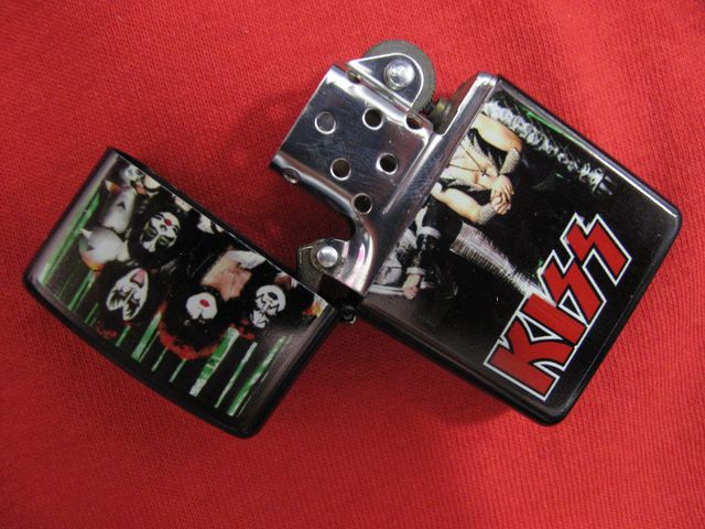 Бензинова Zippo запалка на KISS - Image 2