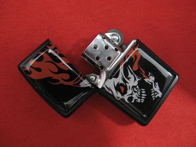 Zippo бензинова запалка Череп в пламъци - Image 2