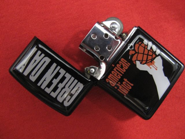 Zippo запалка на Green Day - Дизайн American Idiot - Image 2